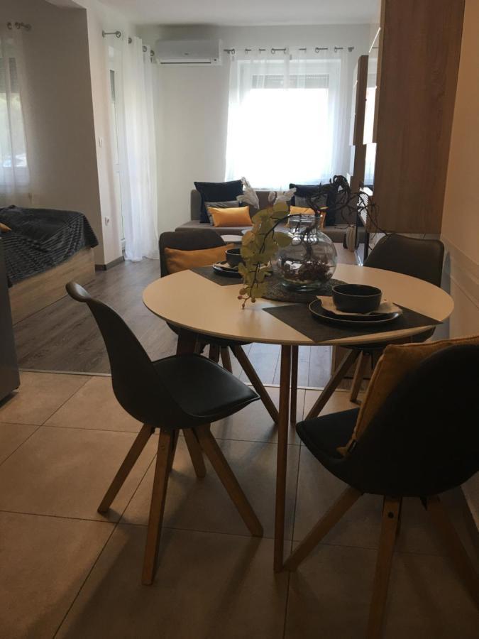 Home Apartment Sopron Eksteriør bilde